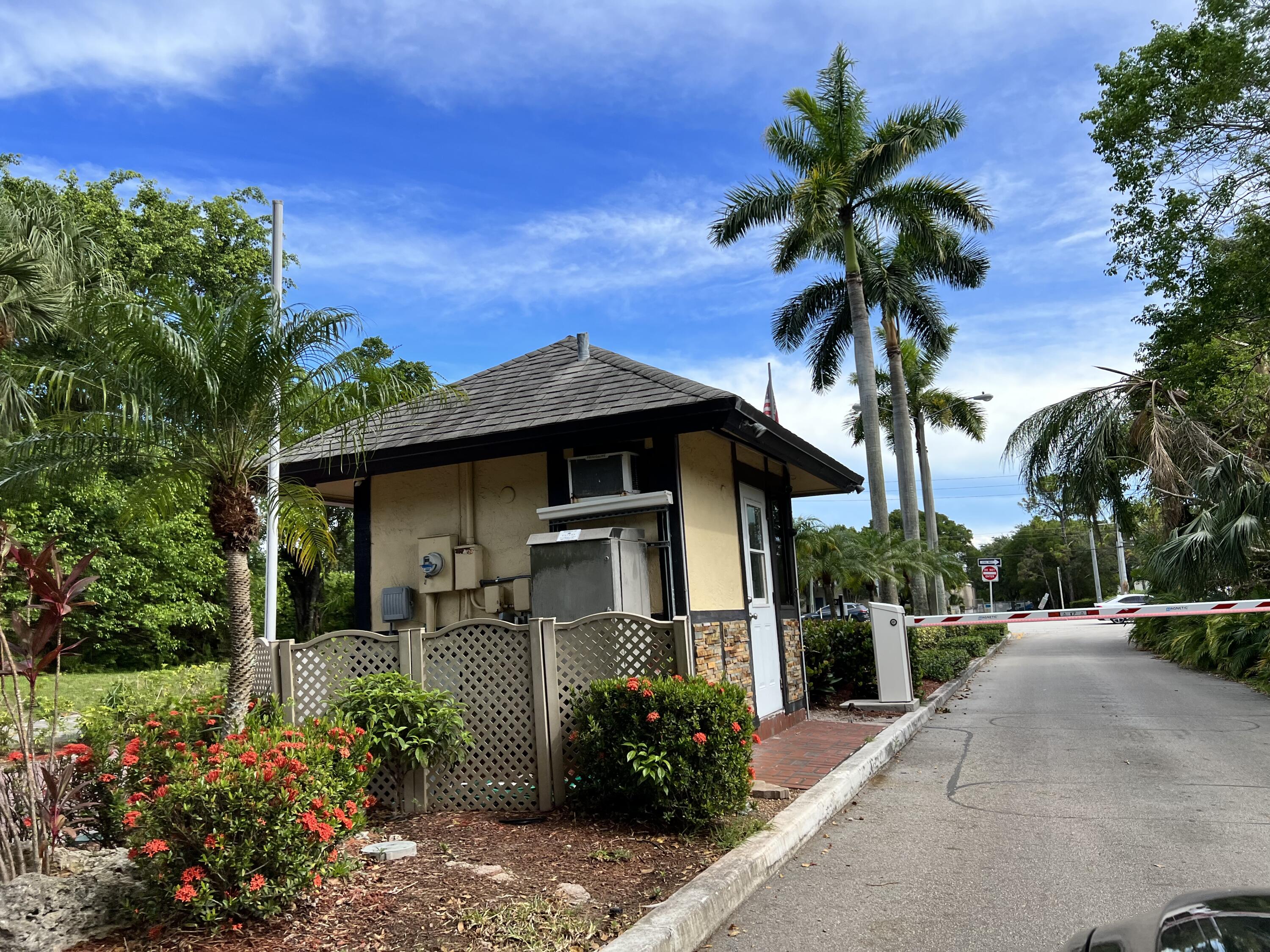 20897 Boca Ridge Drive South Boca Raton, FL 33428 - Photo 19 of 23 B449E197-911C-405F-A316-808A7B577B35