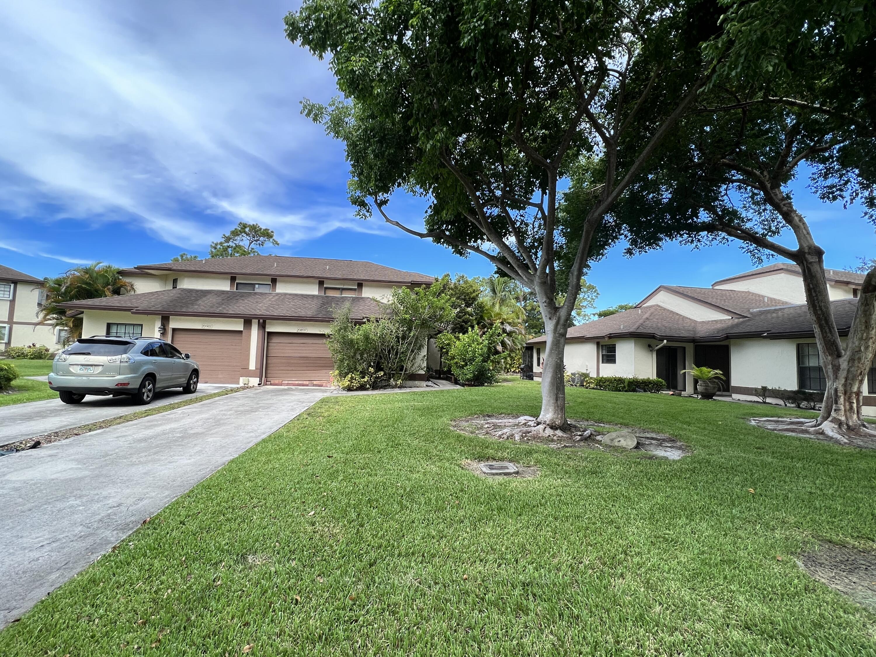 20897 Boca Ridge Drive South Boca Raton, FL 33428 - Photo 2 of 23 03CCC6A3-5C8F-40EA-A033-1F10744F2F23