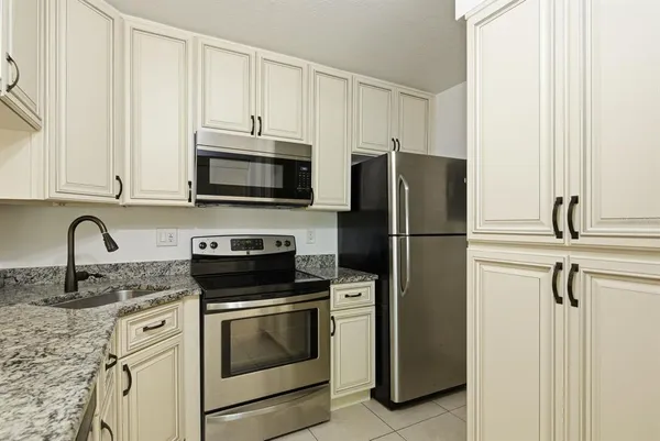 $200,000 | 3134 Lake Pine Way, Unit H1, Tarpon Springs, FL 34688