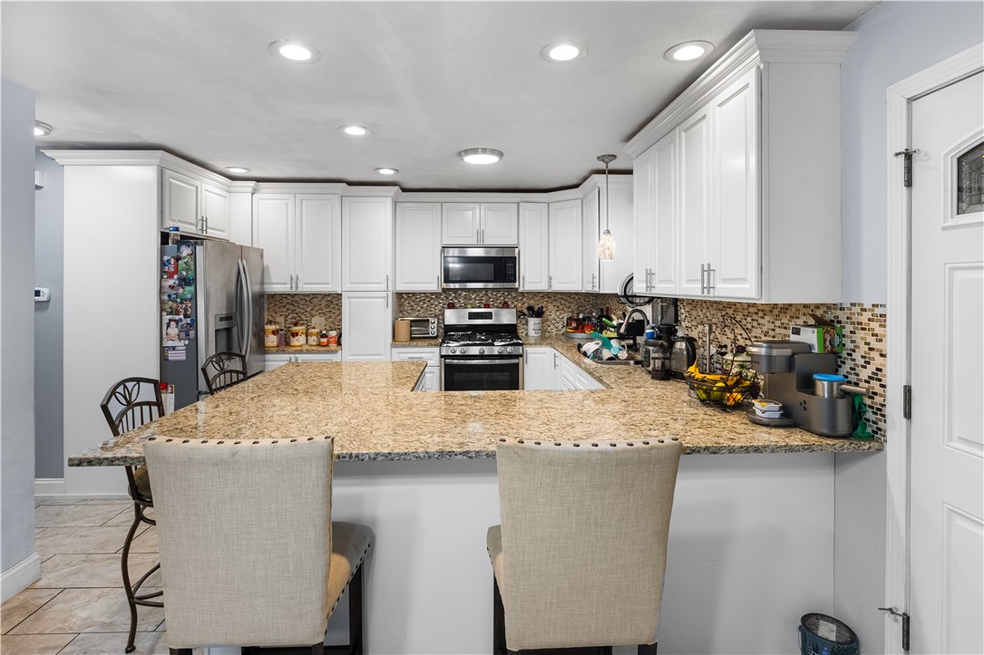 42 Burnside Street Providence, RI 02905 - Photo 6 of 17