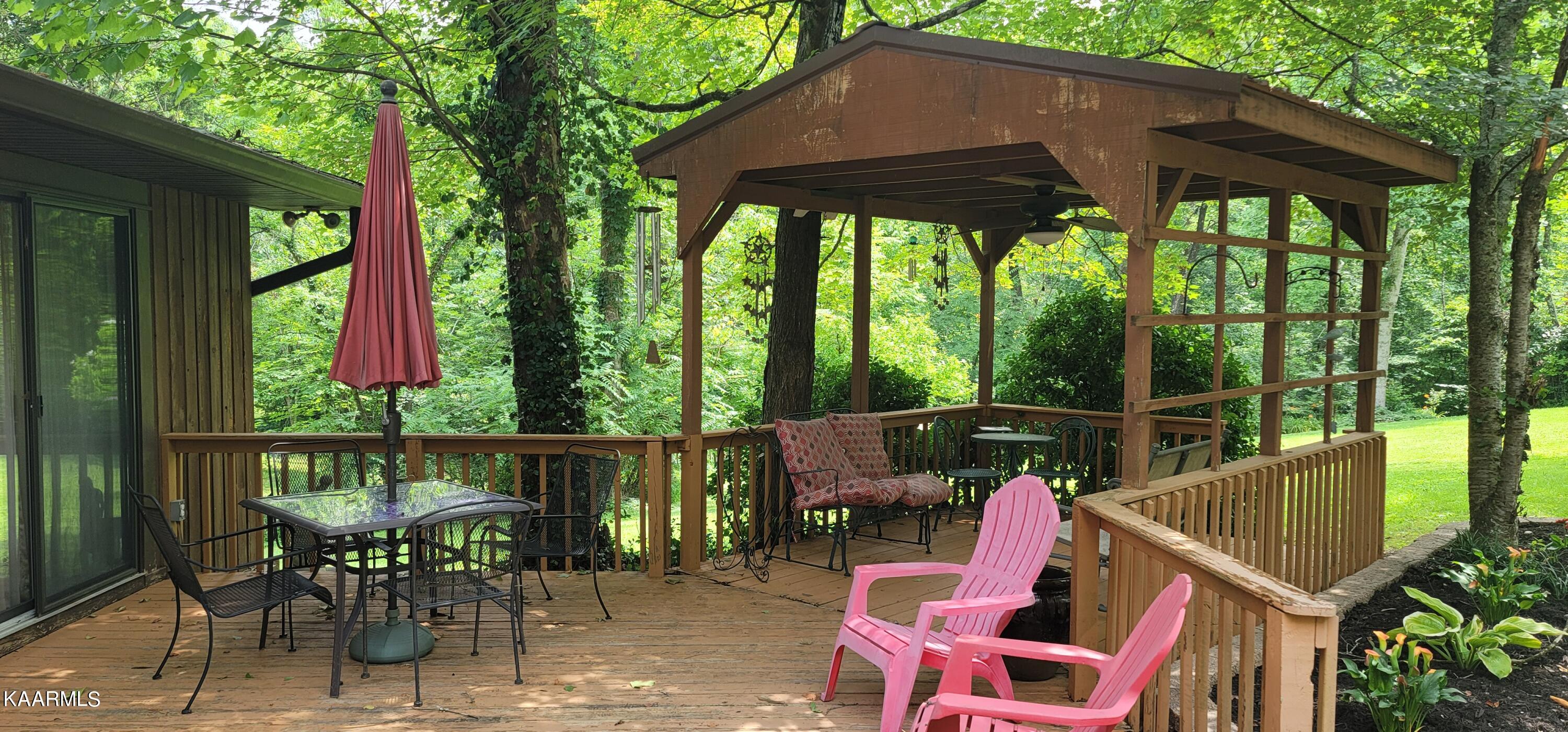 5936 Lanier Road Maryville, TN 37801 - Photo 25 of 40 Covered deck area