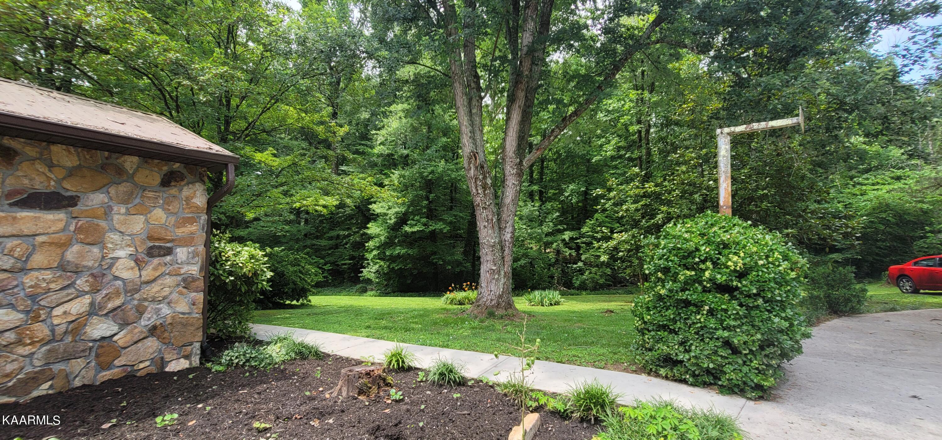 5936 Lanier Road Maryville, TN 37801 - Photo 37 of 40 Landscaping