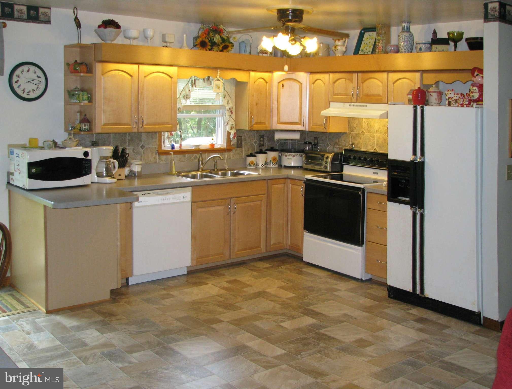 1953 Bachmans Valley Road Manchester, MD 21102 - Photo 2 of 23 Kitchen