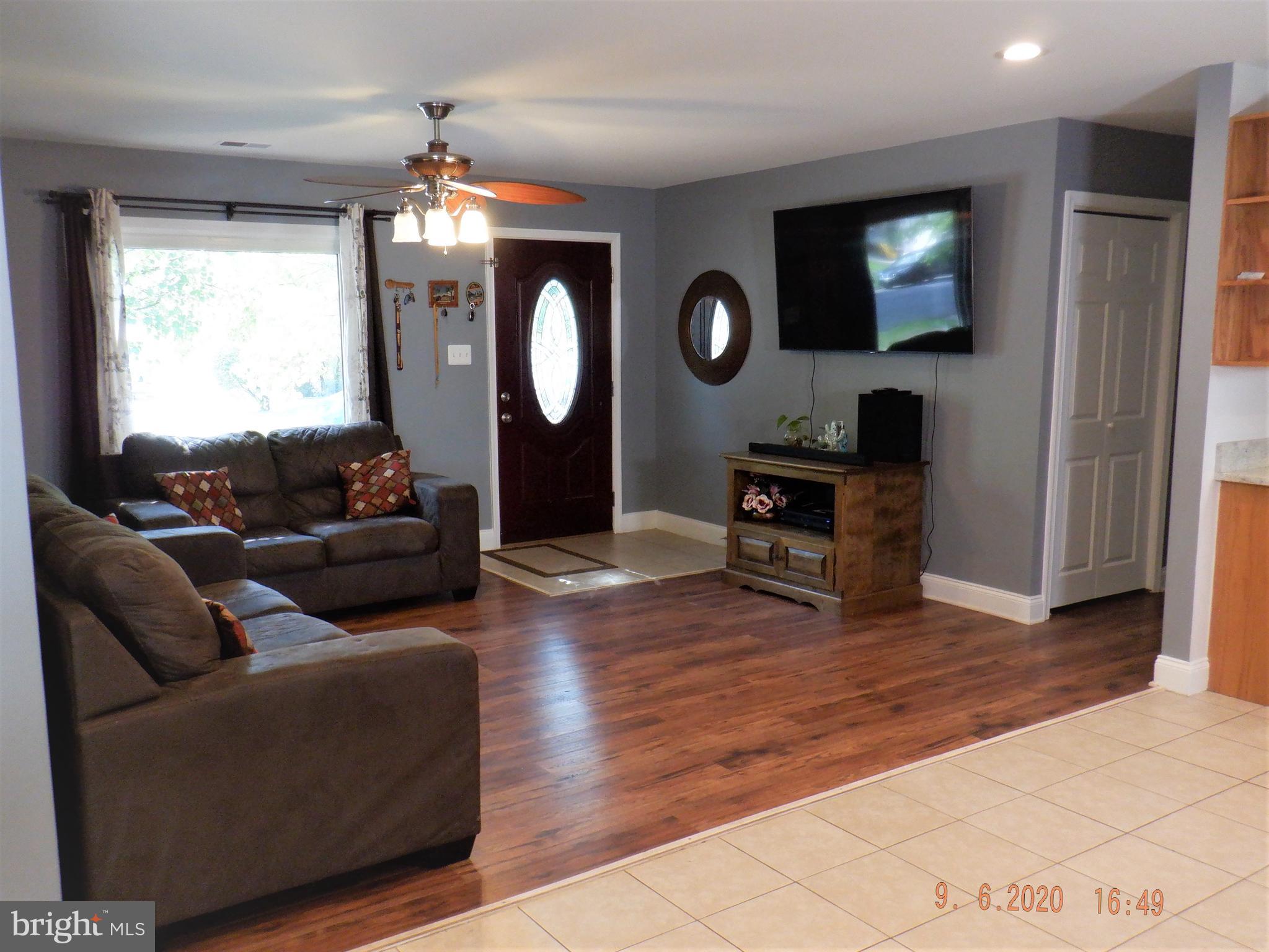 204 West Poplar Road Sterling, VA 20164 - Photo 8 of 18 Livingroom-2