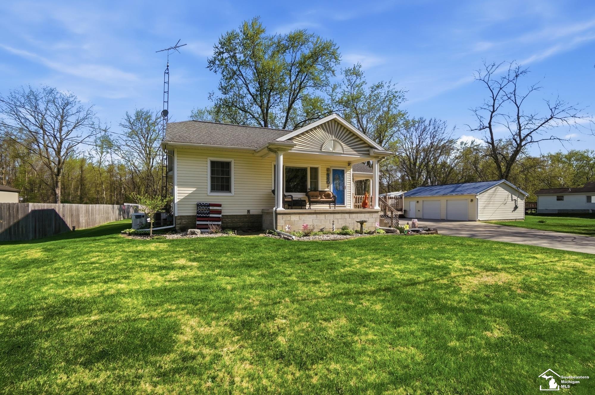 660 Pickard Road Temperance, MI 48182 - Photo 4 of 63