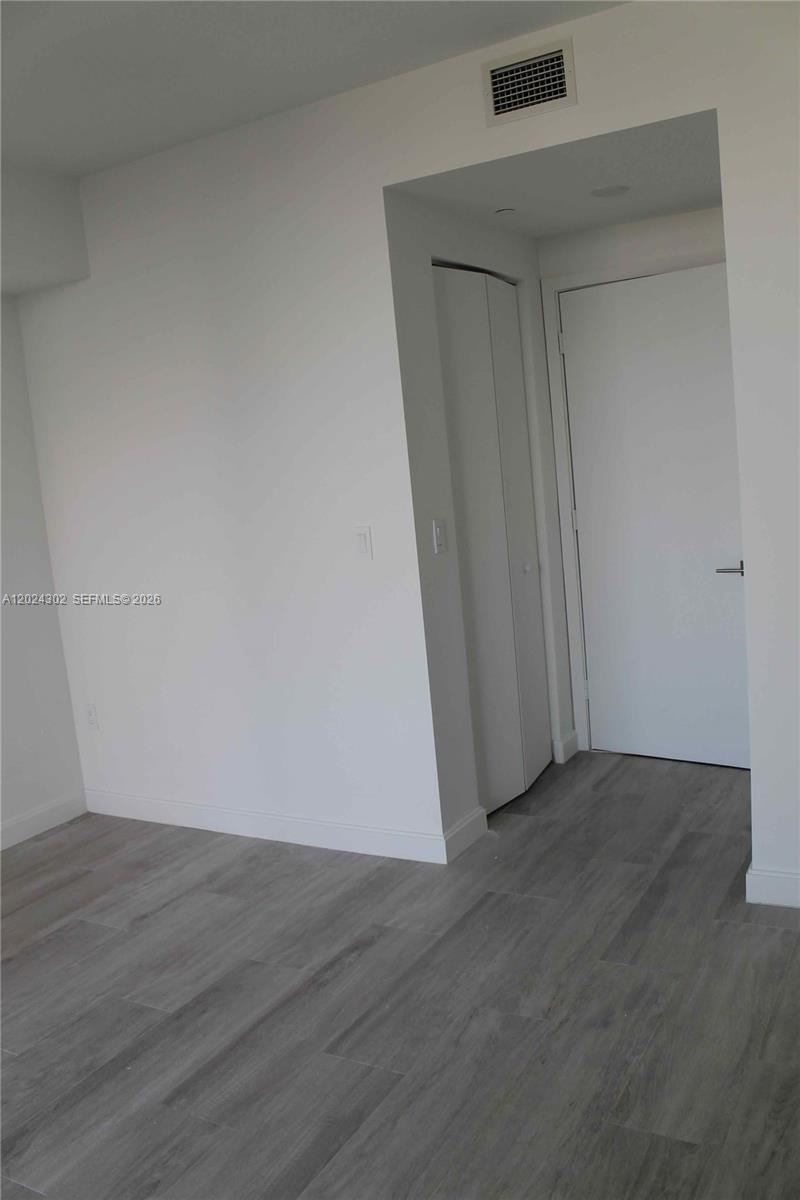 45 Southwest 9th Street, Unit 2109 Miami, FL 33130 - Photo 16 of 40 a view of an empty room