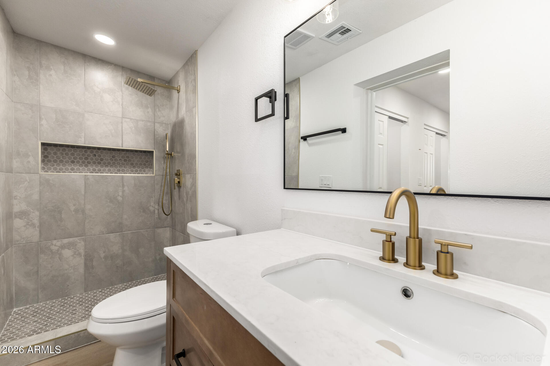 335 West Vineyard Road Phoenix, AZ 85041 - Photo 22 of 36 17 - Vineyard 335