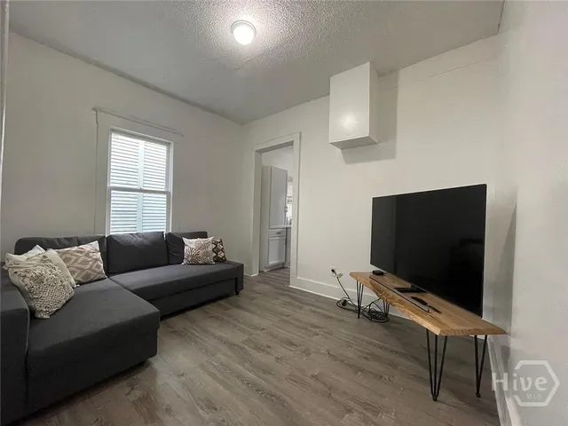 $1,875 | 2206 Barnard Street, Unit 1, Savannah, GA 31401