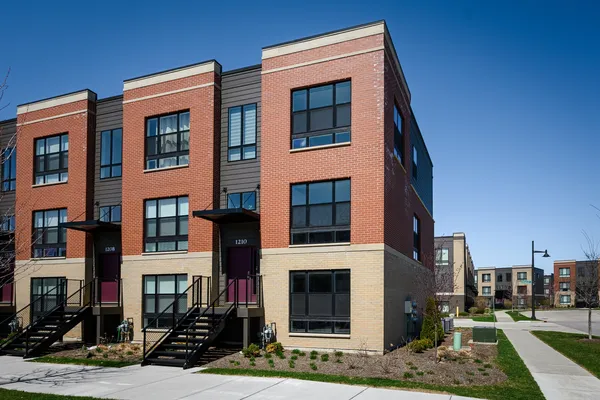 $659,000 | 1210 Lakepointe Drive, Schaumburg, IL 60173