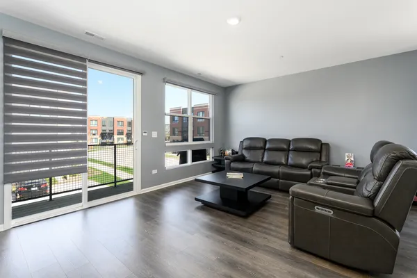 $659,000 | 1210 Lakepointe Drive, Schaumburg, IL 60173