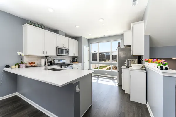 $659,000 | 1210 Lakepointe Drive, Schaumburg, IL 60173