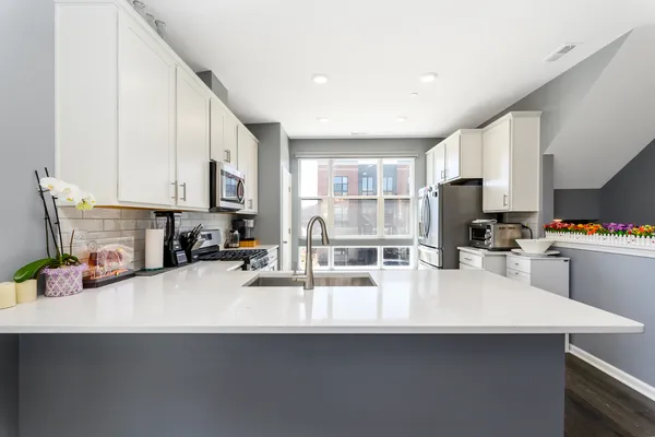 $659,000 | 1210 Lakepointe Drive, Schaumburg, IL 60173