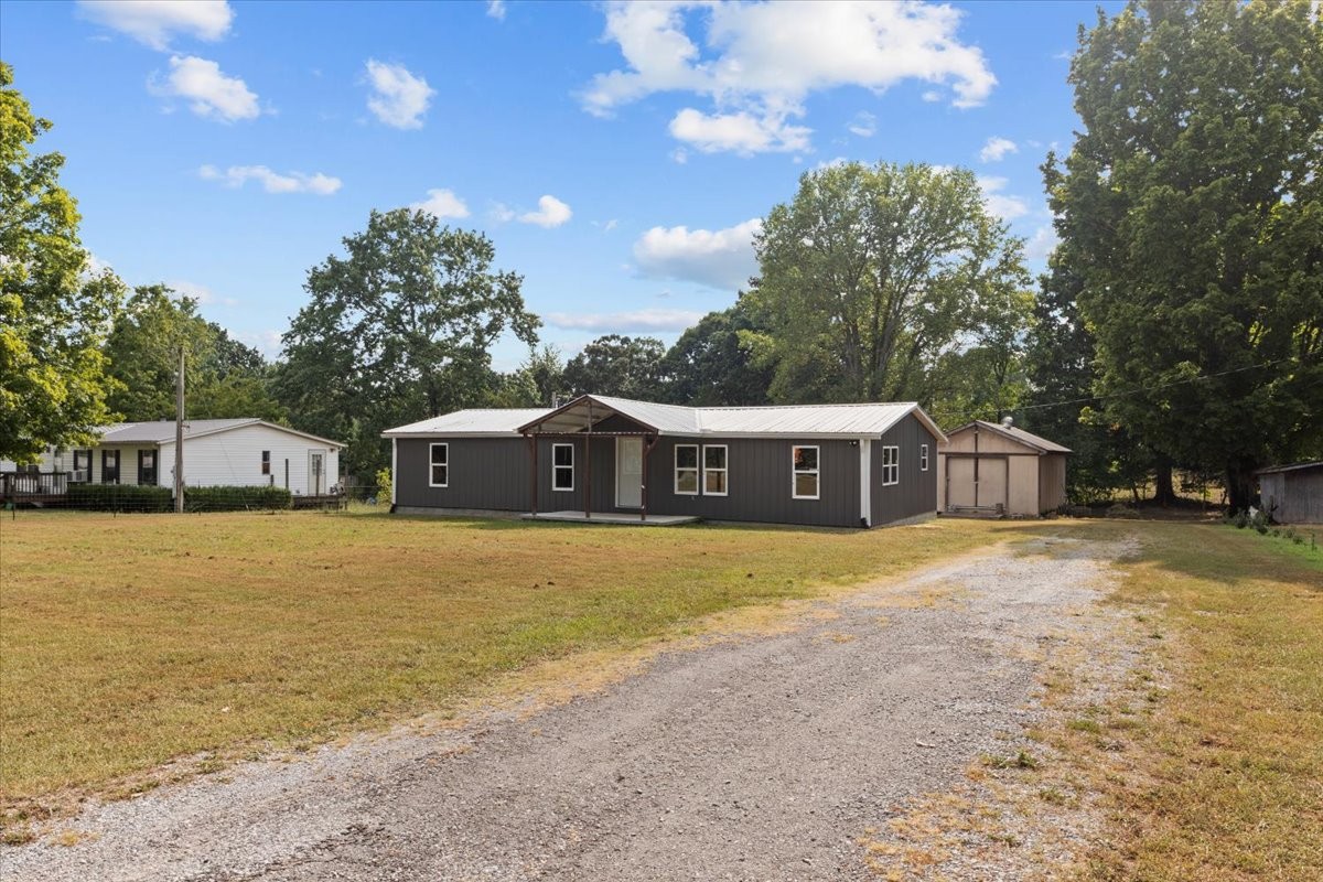 104 Lee Drive Dickson, TN 37055 - Photo 2 of 23