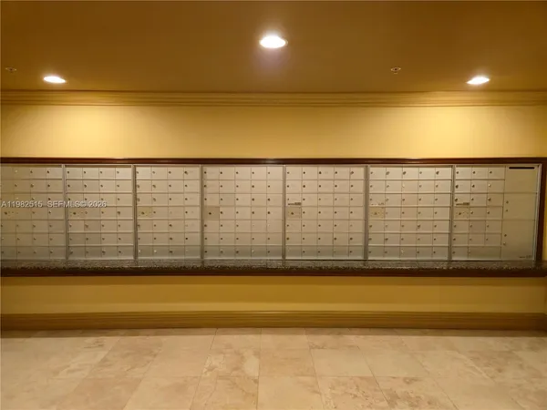$3,400 | 888 Douglas Road, Unit 405, Coral Gables, FL 33134