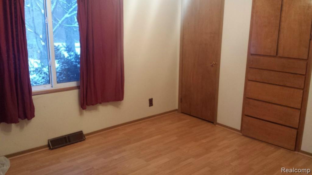 3890 Gregory Road Lake Orion, MI 48359 - Photo 8 of 11 bedroom.jpg