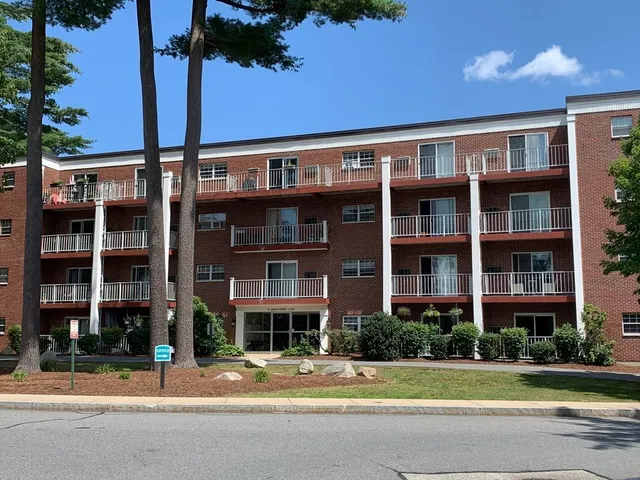 $1,900 | 25 Greentree Lane, Unit 46, Weymouth, MA 02190