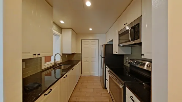 $1,900 | 25 Greentree Lane, Unit 46, Weymouth, MA 02190