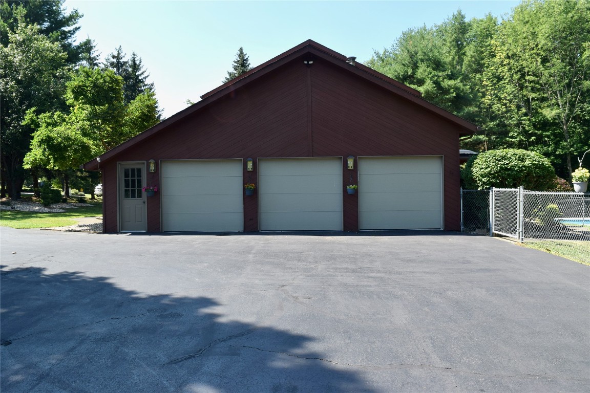 505 Meeker Road Vestal, NY 13850 - Photo 5 of 50 Gallery Image 5