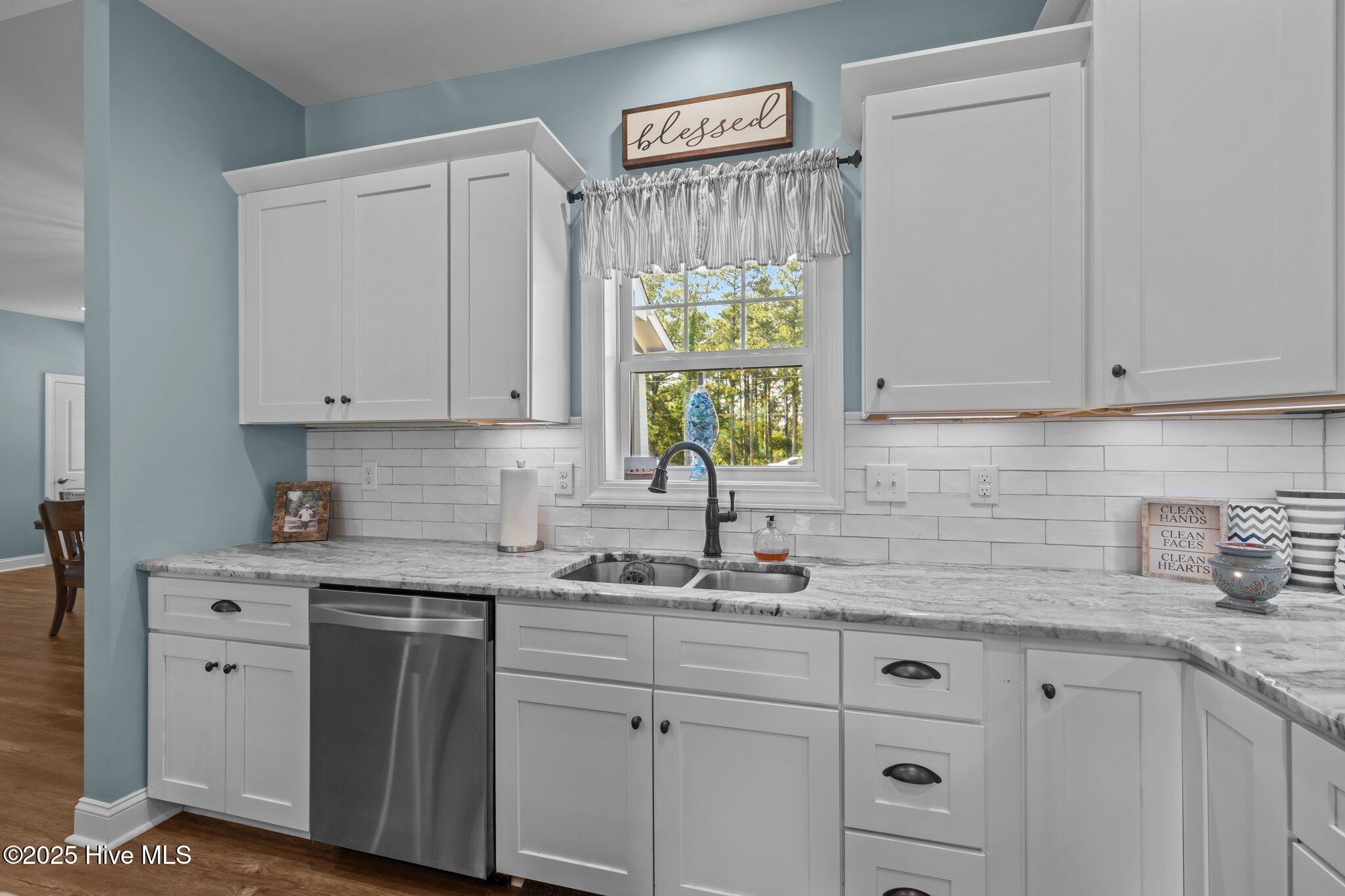 3607 Country Club Road Morehead City, NC 28557 - Photo 16 of 50 Kitchen