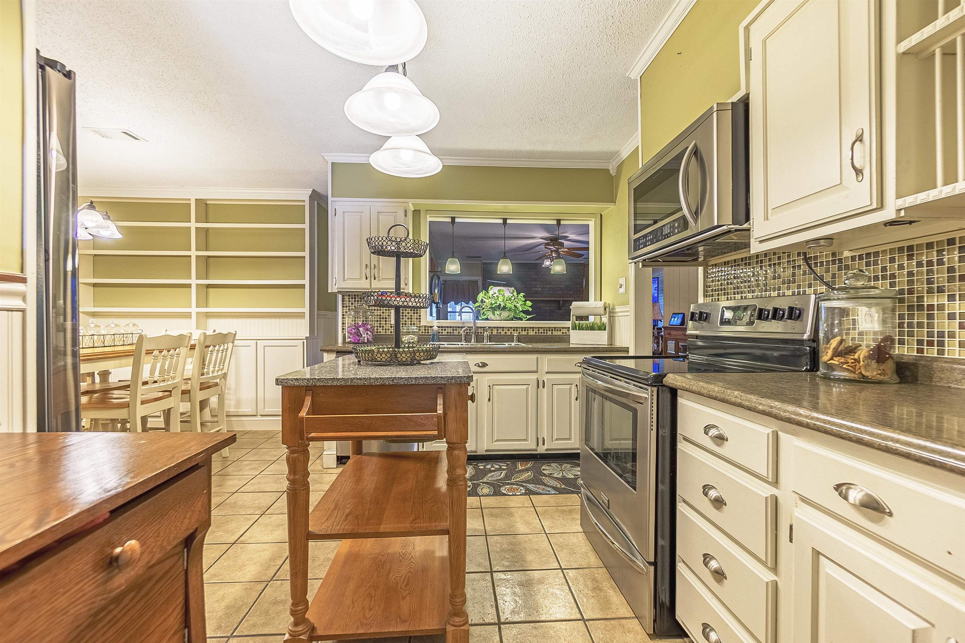 4476 Helene Road Memphis, TN 38117 - Photo 8 of 22 a kitchen with stainless steel appliances granite countertop a sink and cabinets