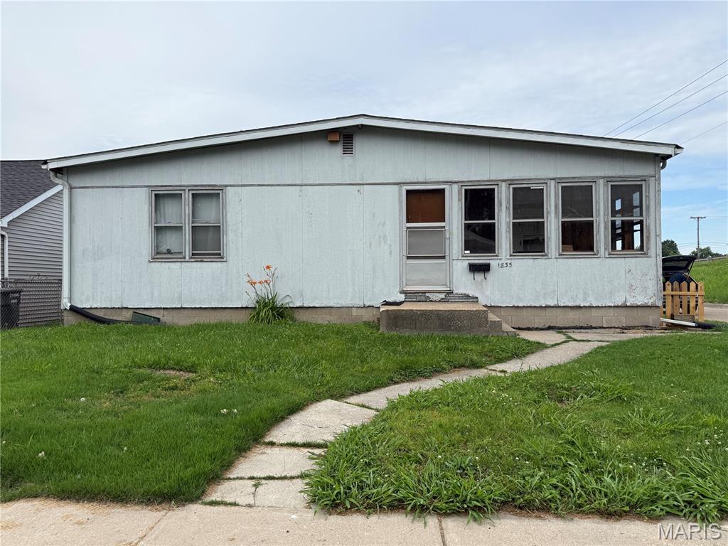 1835 Market Street Madison, IL 62060 - Photo 1 of 4