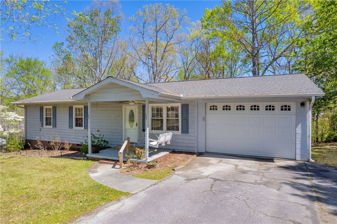 1008 Santee Drive Walhalla, SC 29691 - Photo 3 of 33