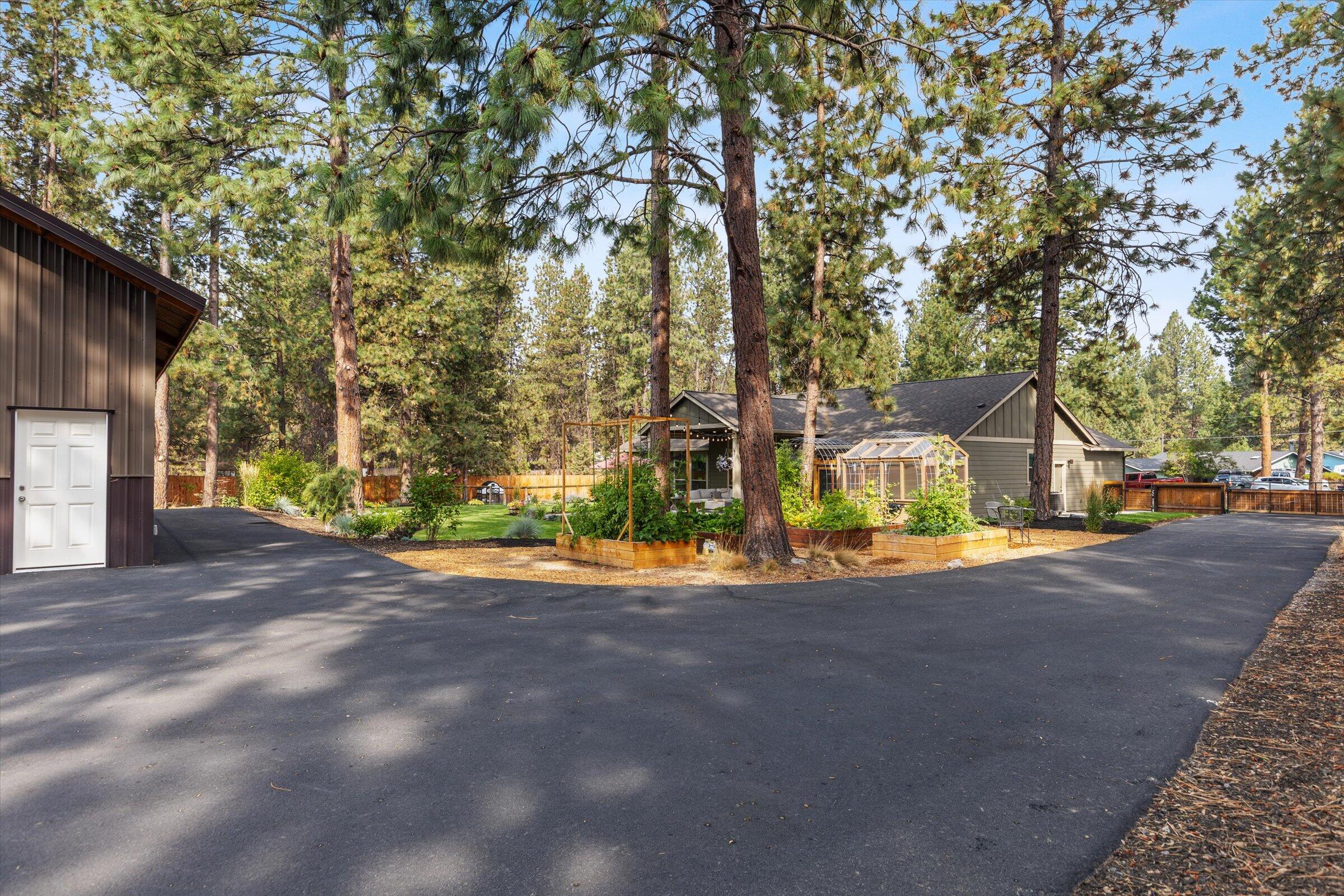 18975 Choctaw Road Bend, OR 97702 - Photo 9 of 56 39-IMG_3578
