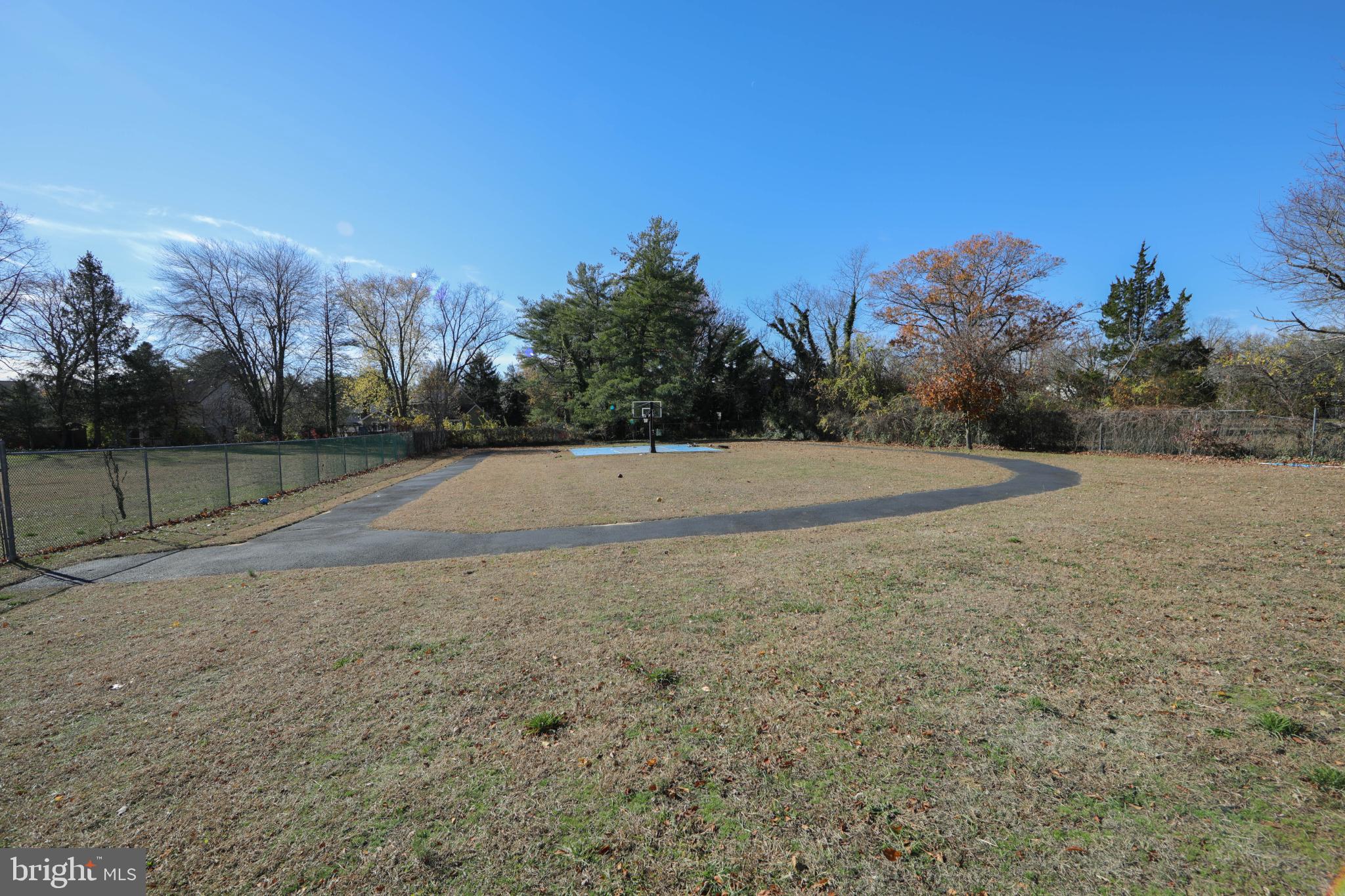 220 Landing Road Blackwood, NJ 08012 - Photo 9 of 63 Spacious lawn with serene surroundings.