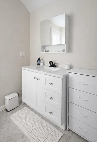 $2,200 | 130 Clinton Avenue, Unit 3, New Rochelle, NY 10801