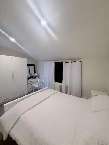 $2,200 | 130 Clinton Avenue, Unit 3, New Rochelle, NY 10801