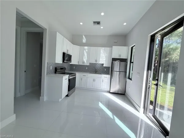 $1,700 | 4681 18th Avenue Southeast, Naples, FL 34117