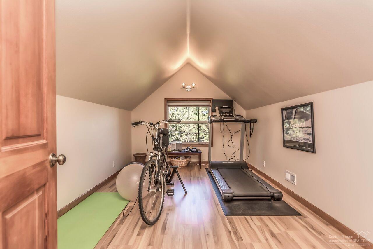 905 Northwest Chelsea Loop Bend, OR 97703 - Photo 22 of 25 Additional Photo