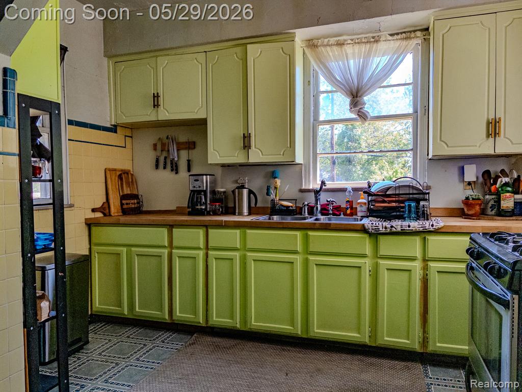 3010 Fischer Street Detroit, MI 48214 - Photo 13 of 36