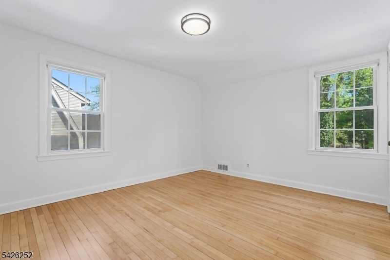 145 Bryant Avenue Springfield, NJ 07081 - Photo 20 of 38