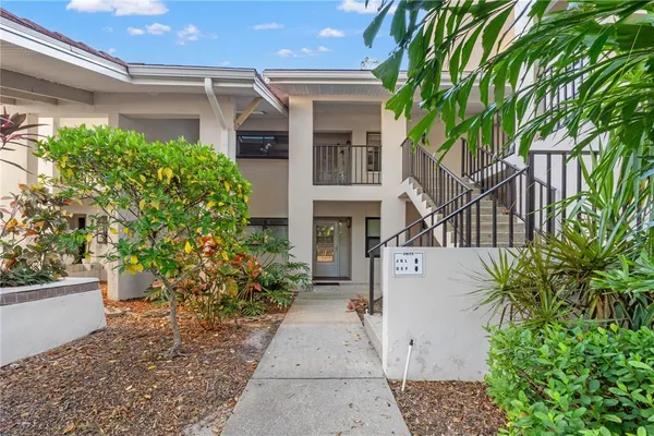 $2,300 | 300 South Florida Avenue, Unit 600F, Tarpon Springs, FL 34689