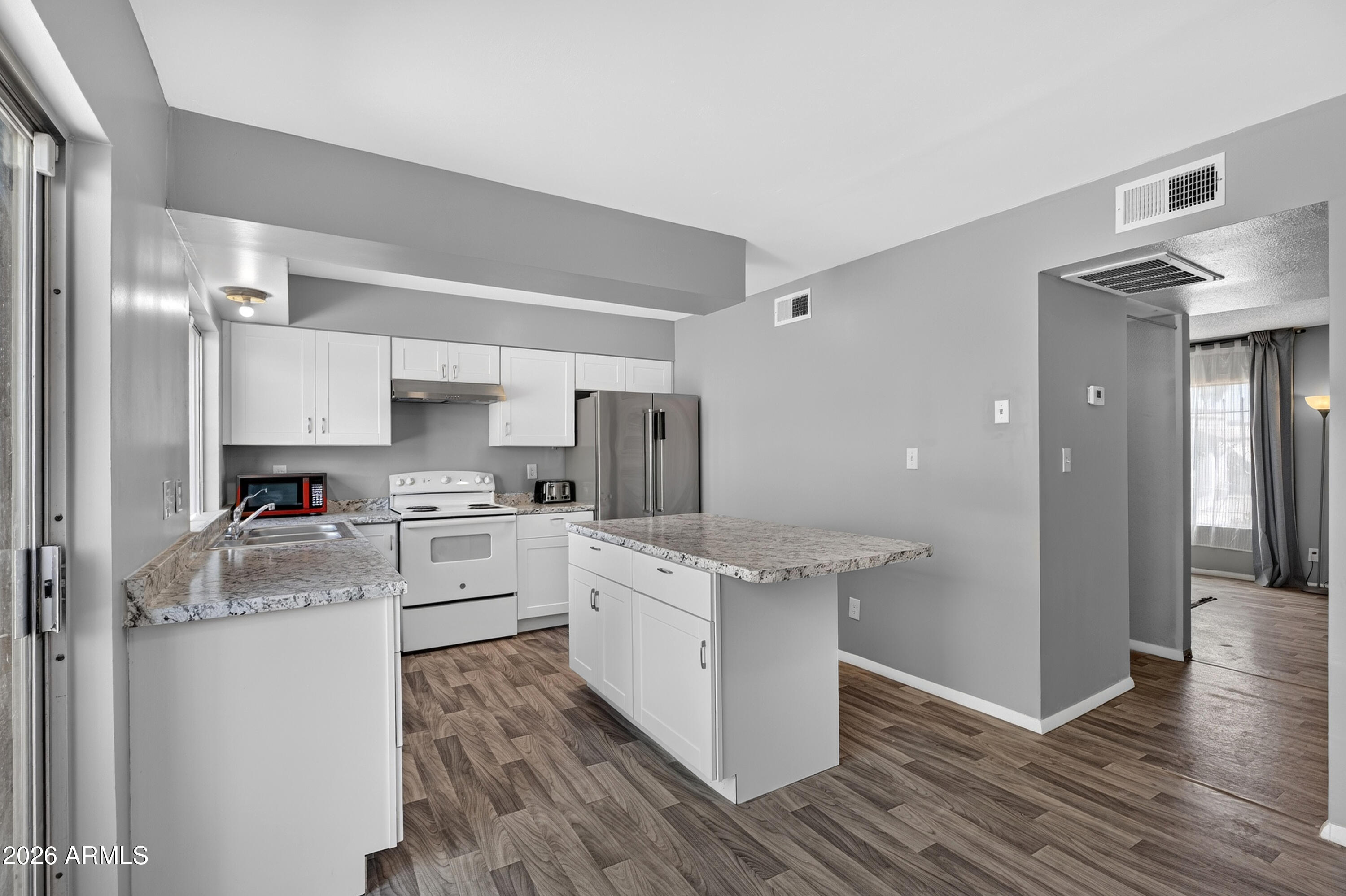 4625 West Thomas Road, Unit 34 Phoenix, AZ 85031 - Photo 4 of 31 011West Thomas Road