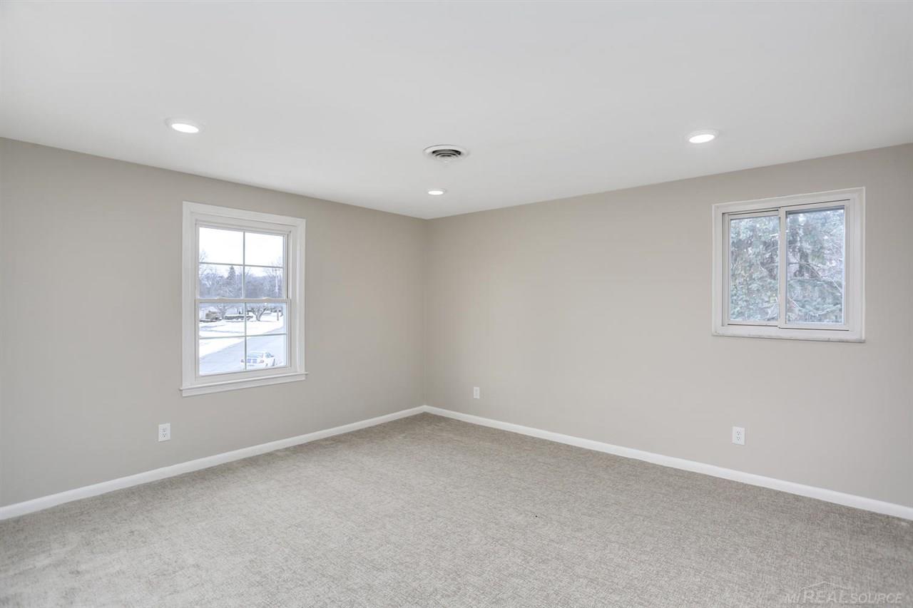 925 Ballantyne Road Grosse Pointe Shores, MI 48236 - Photo 27 of 32