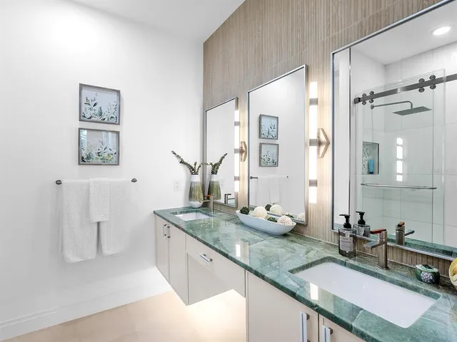 $5,800 | 4022 Penshurst Park, Sarasota, FL 34235