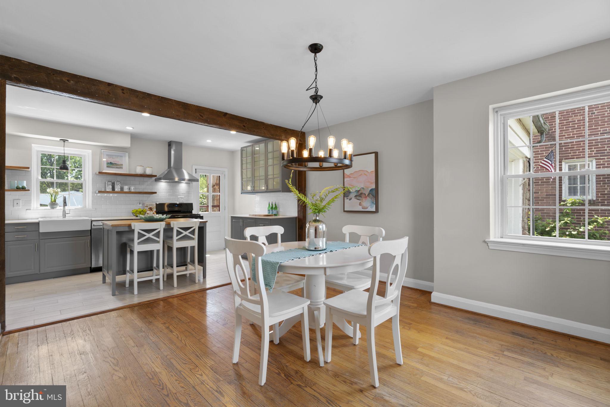 35 Tanglewood Road Baltimore, MD 21228 - Photo 10 of 42 Wide opening btwn Kitchen & DR