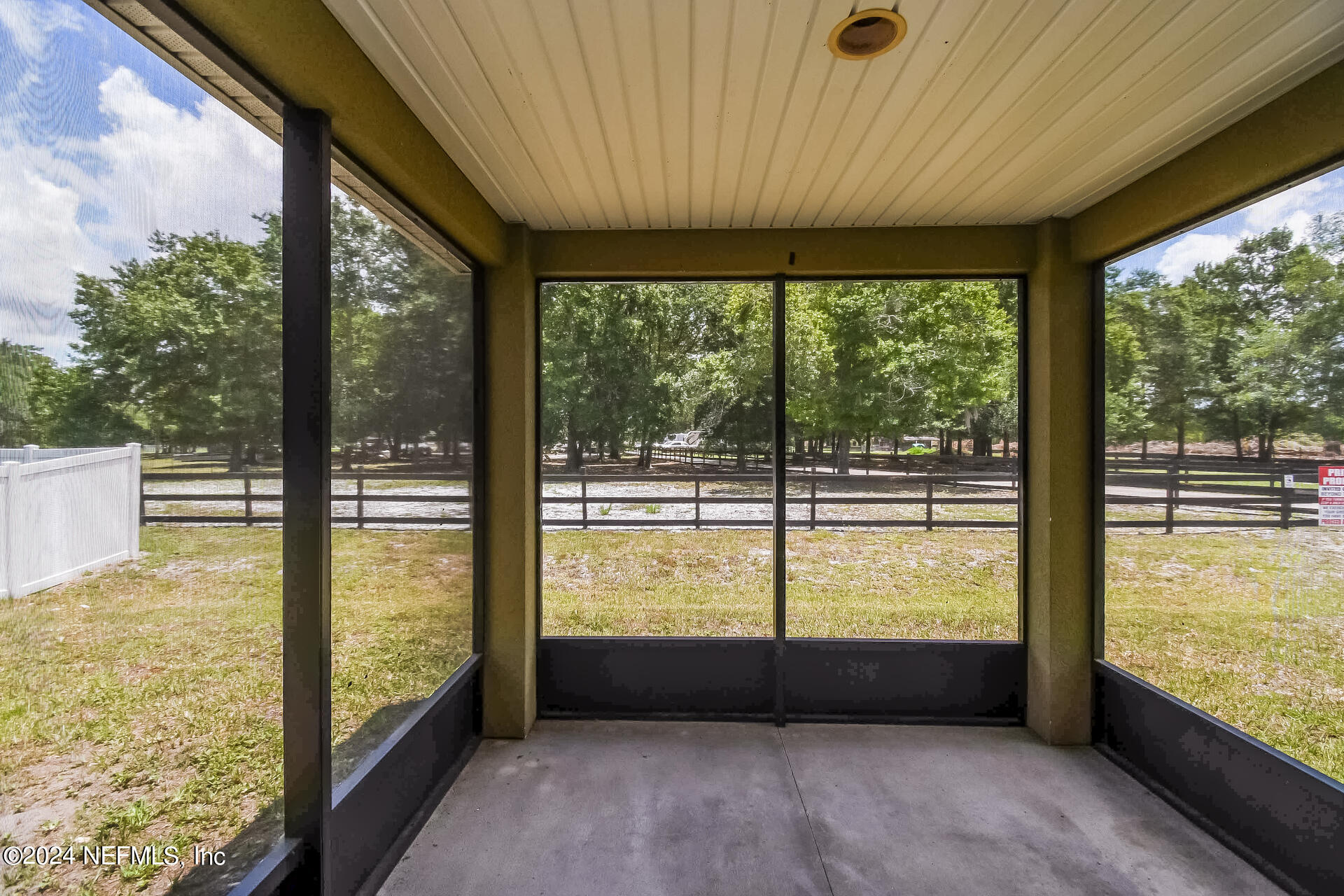 10201 Magnolia Ridge Road Jacksonville, FL 32210 - Photo 10 of 22 011-photo-sun-room-13843794