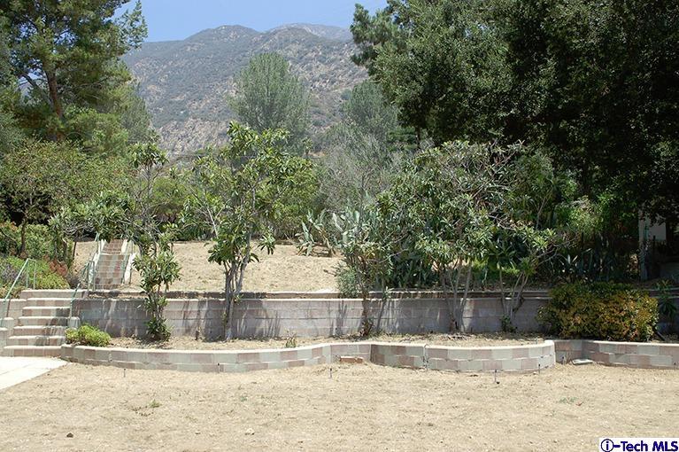 2091 Crescent Drive Altadena, CA 91001 - Photo 3 of 22 Additional Photo