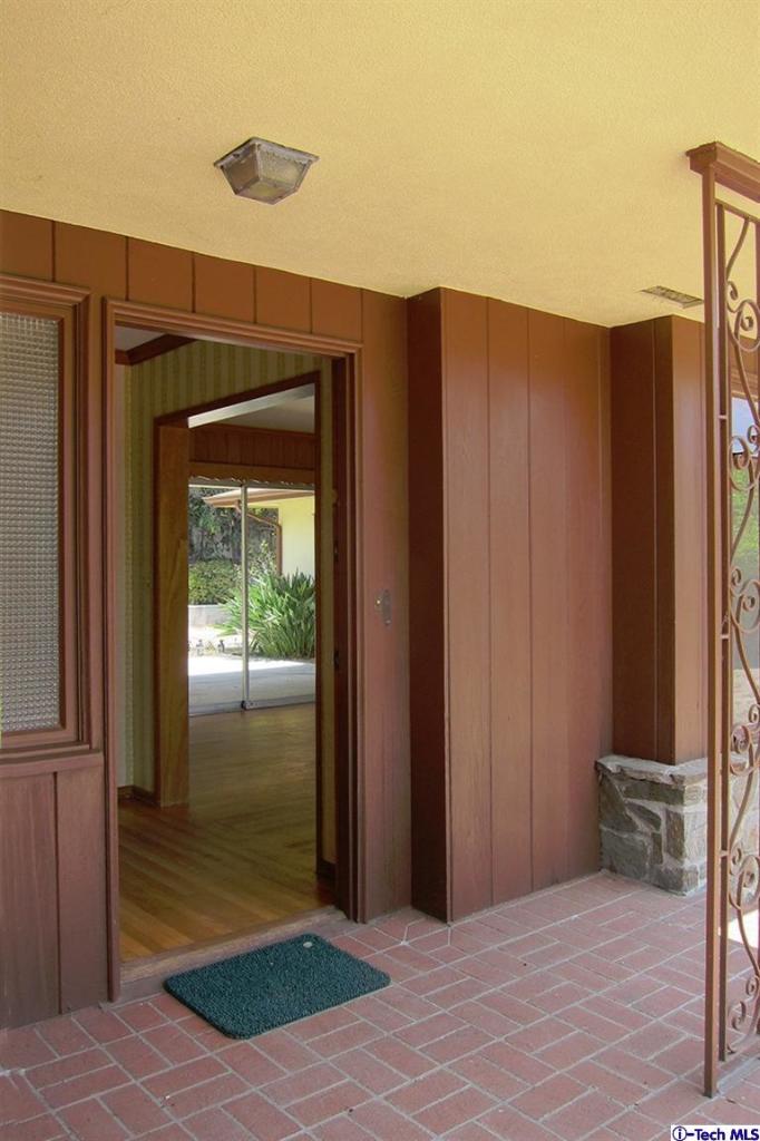 2091 Crescent Drive Altadena, CA 91001 - Photo 5 of 22 Additional Photo