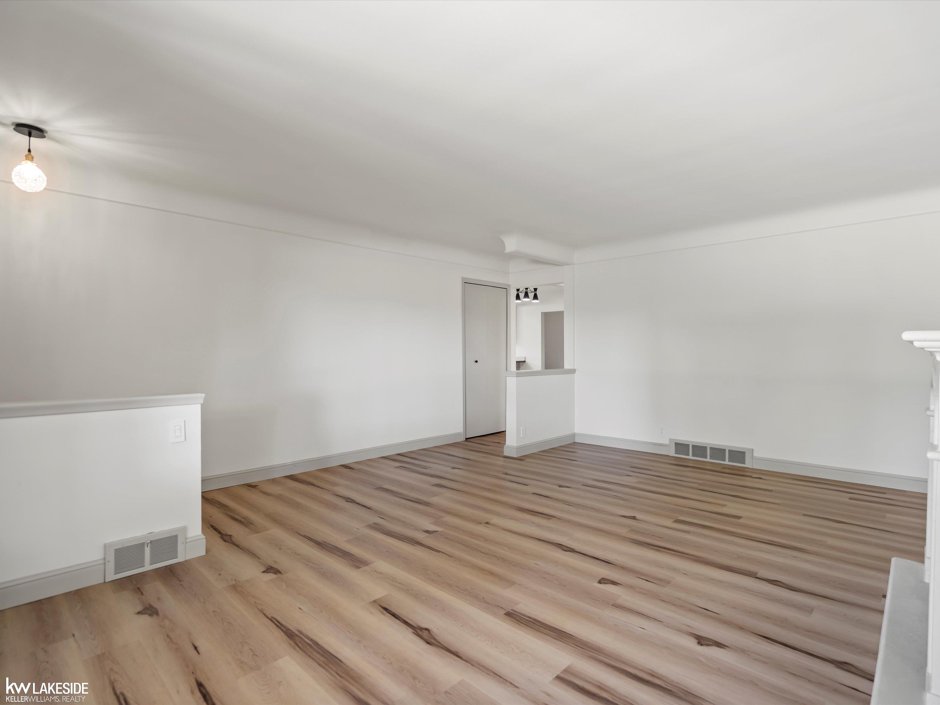 11585 Chicago Road Warren, MI 48093 - Photo 16 of 55