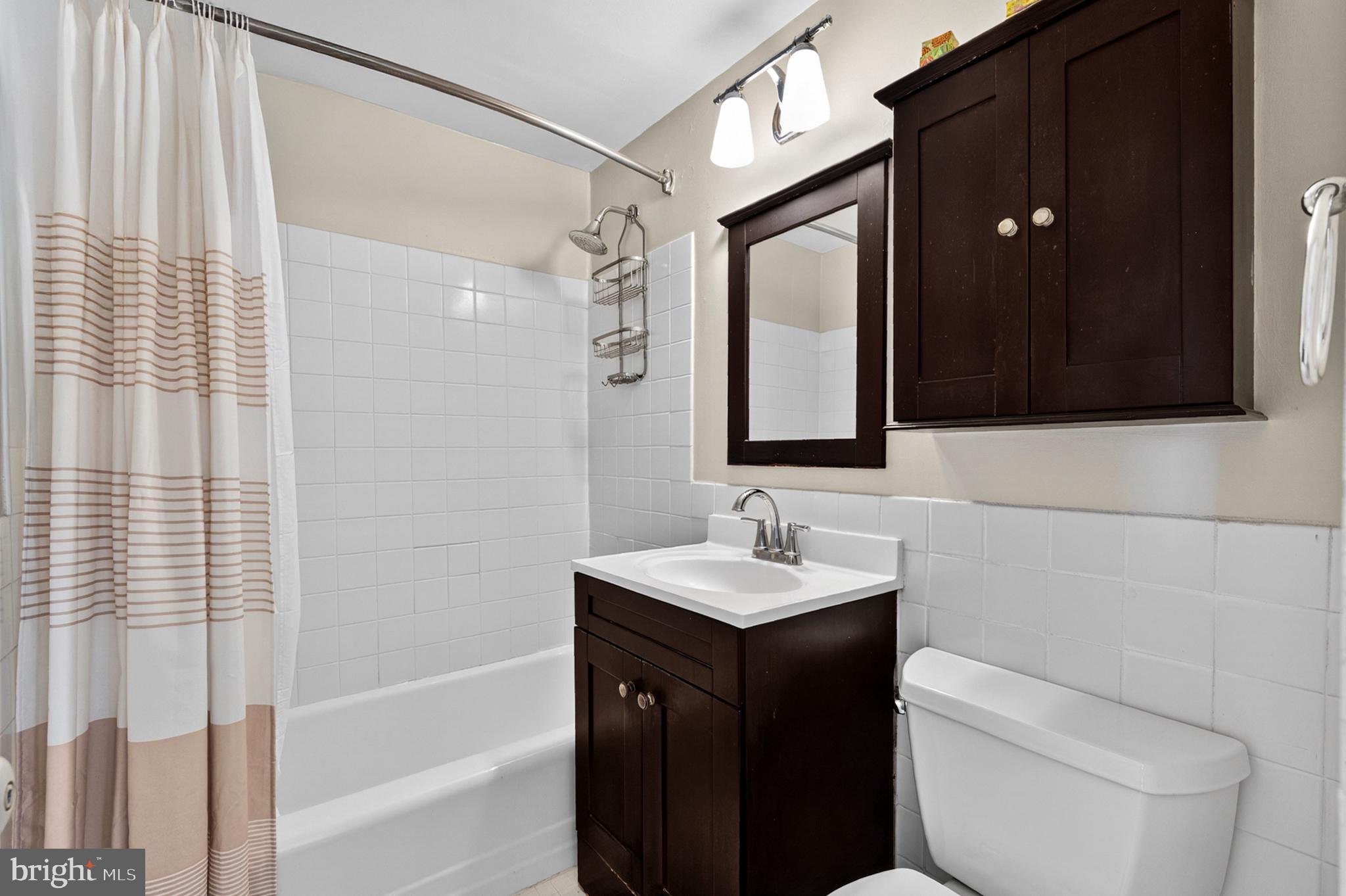 1311 Delaware Avenue Southwest, Unit S231 Washington, DC 20024 - Photo 29 of 74 a bathroom with a toilet a sink and bathtub
