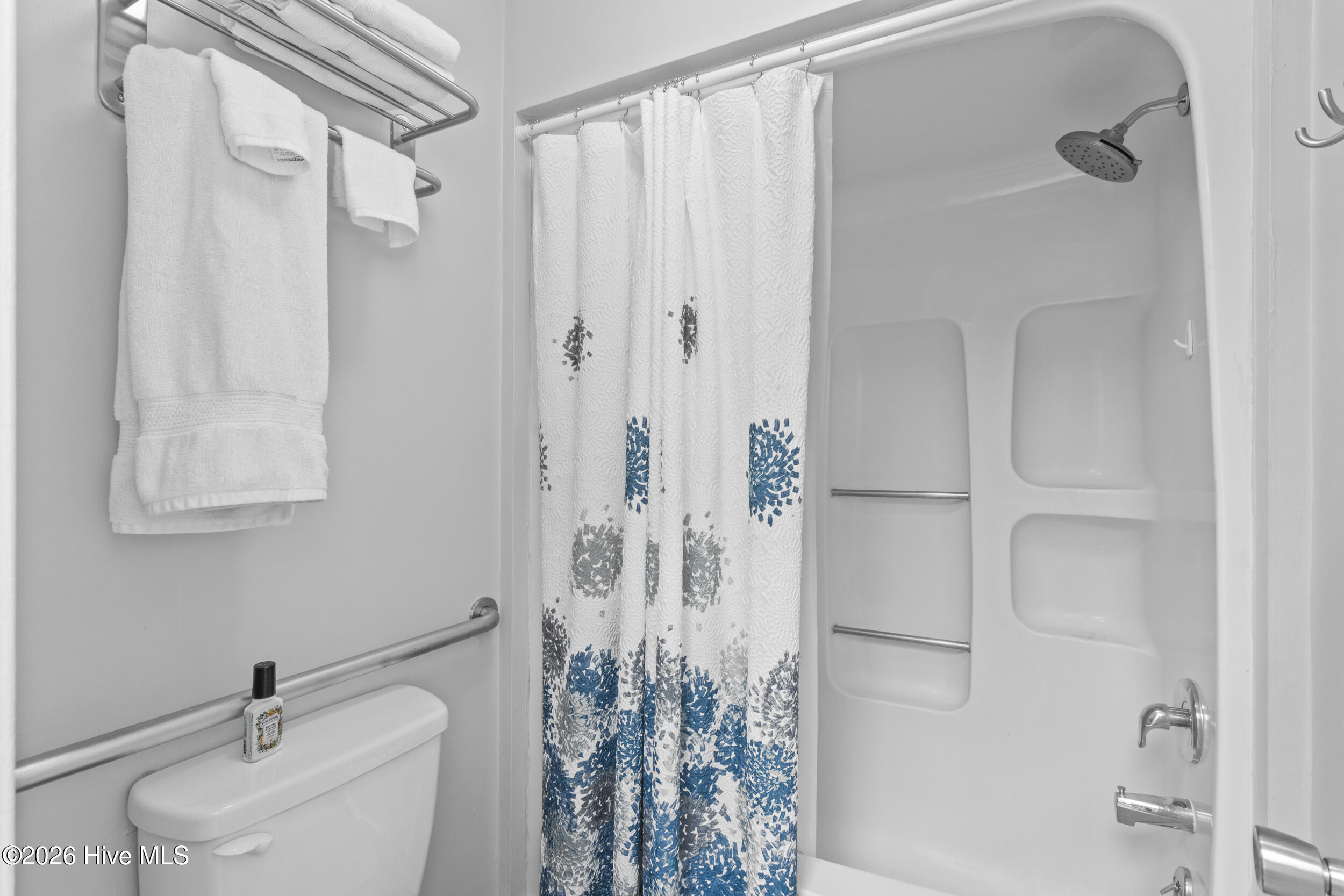 718 Azalea Drive, Unit 458 Hampstead, NC 28443 - Photo 27 of 38 28_bathroom
