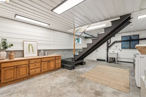 $1,295,000 | 2363 Leimert Boulevard, Oakland, CA 94602