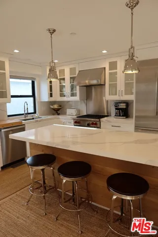 $7,800 | 729 Raymond Avenue, Unit LOWR, Santa Monica, CA 90405