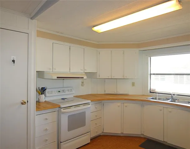 $1,995 | 5580 Stonehaven Lane, Sarasota, FL 34233