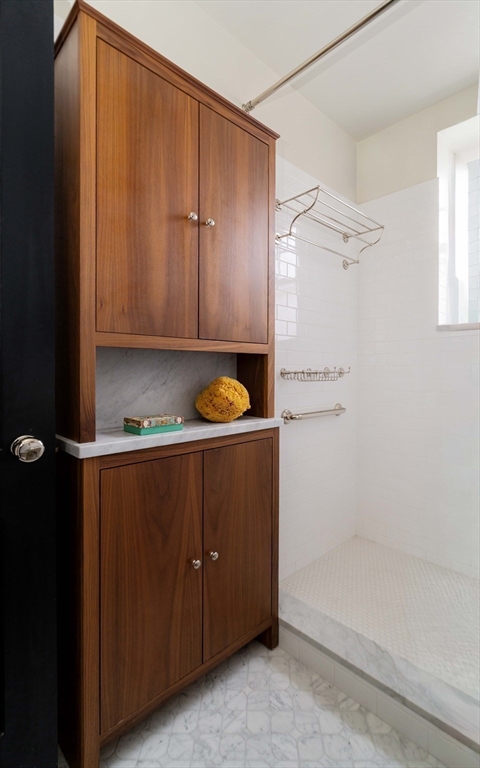 4 Newport Road, Unit 7 Cambridge, MA 02140 - Photo 26 of 31 a bathroom with a bathtub