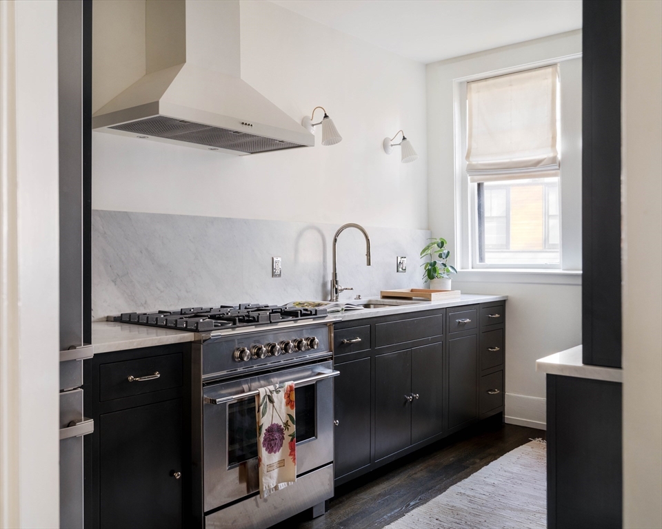 4 Newport Road, Unit 7 Cambridge, MA 02140 - Photo 3 of 31 a kitchen with a stove and a sink